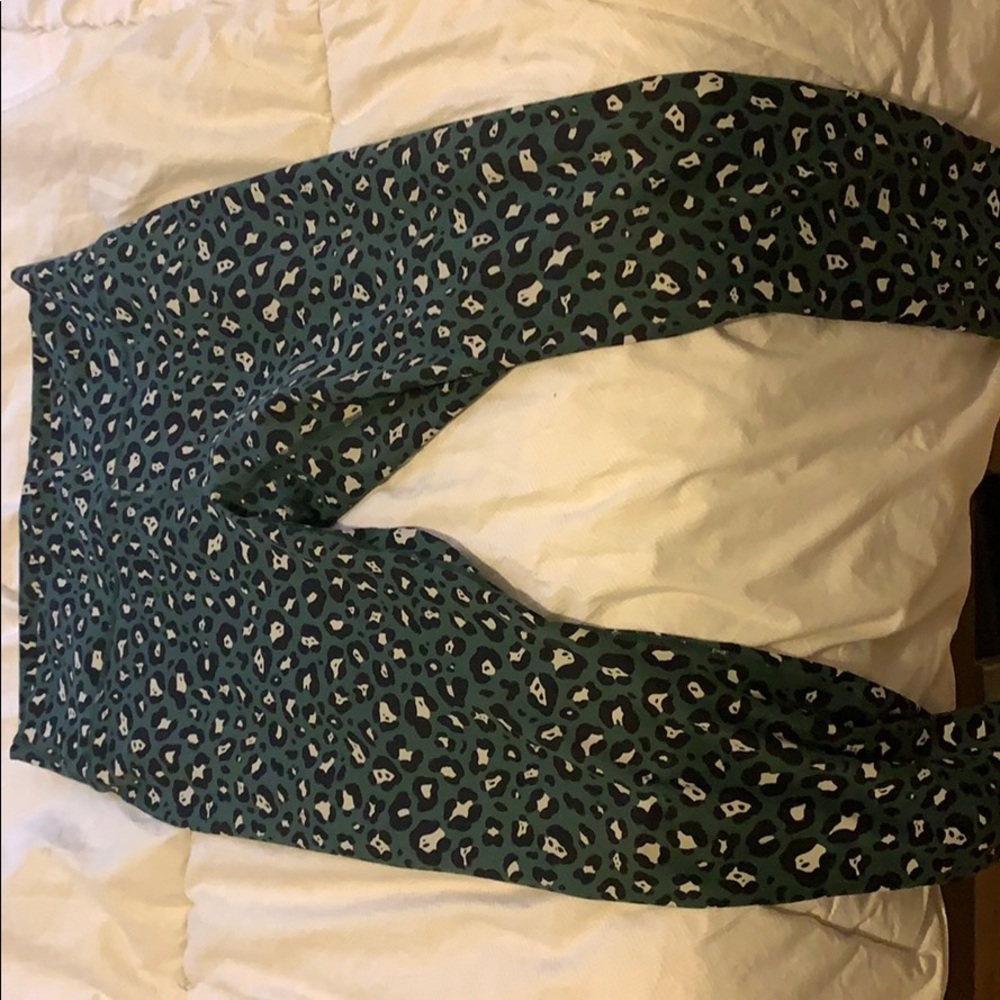 Fabletics 7/8 cheetah print leggings